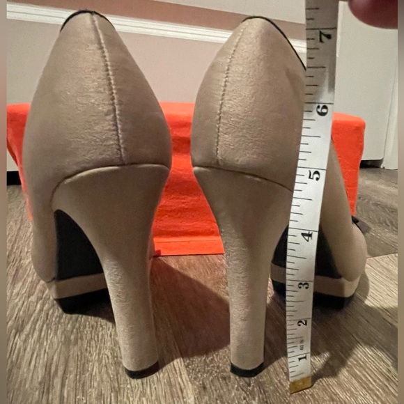 Gorgeous tan suede heels - Picture 4 of 7